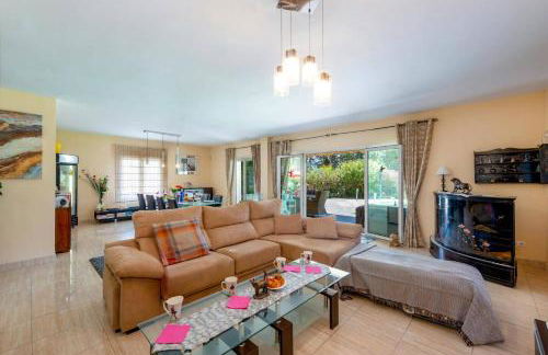 Villa Paraisos Sol by Villa Plus - Photo 5