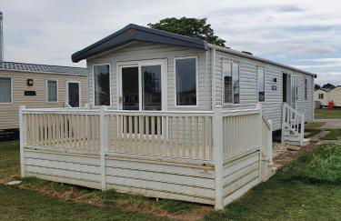 AMC Flamingo Land Caravan, Motorhome & Campervan Hire - Foto 9