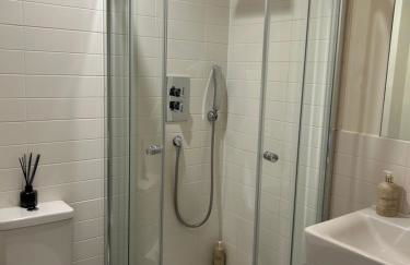 HM112 Penthouse Apartment with Lake View & free Spa Access- Lower Mill Estate Cotswolds - Foto 17