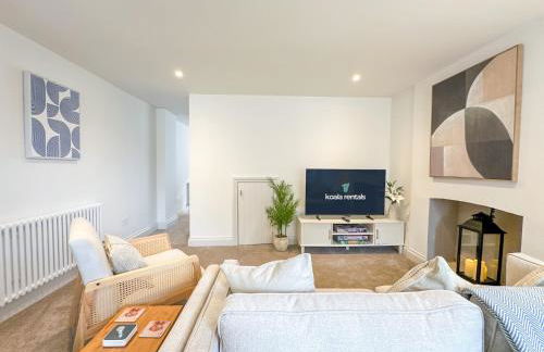Modern Canterbury 3 Bedroom Townhouse - Pets Welcome & Free Parking - Foto 3