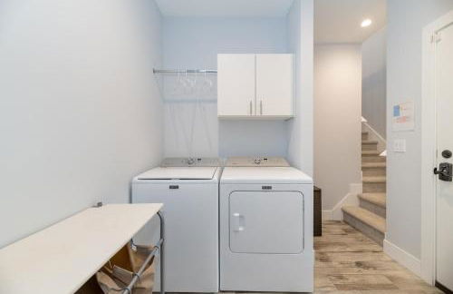 My Blue Haven - Shared lake access across the street! Glamorous home! - Foto 34