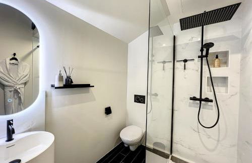 Suite Rouge baiser avec Jacuzzi privatif - LoveRoom Insolite - Foto 3