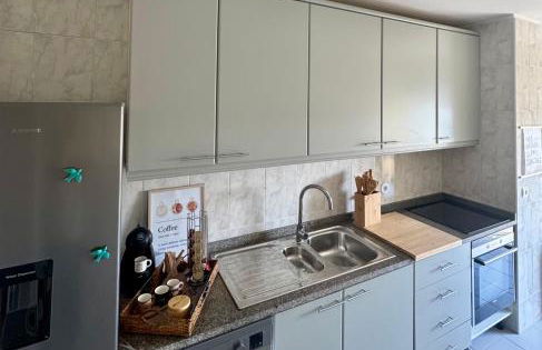 Serene Coastal Retreat with king Bed & Pool in Lavra - Foto 23