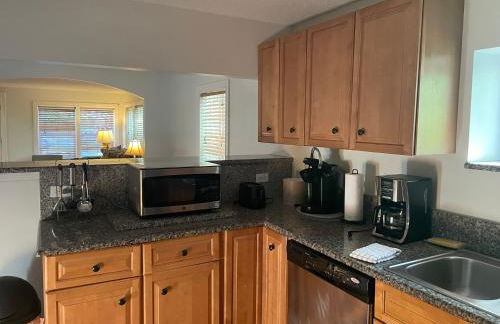 Spacious renovated 4br downtown home w firepit sleeps 8+ - Photo 9