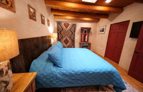 Enchanted Casita with Private Outdoor Hot Tub and Patio, Near Santa Fe Plaza, Sleeps 4 with free parking - Foto 33