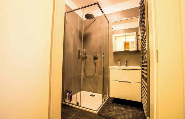 Escape to Wellness Your Lakeside Apartment Awaits - Foto 9