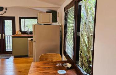 Treetops Lodge, private Cornish hideaway, parking, garden - Foto 40