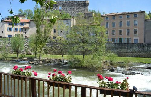 Riverside 4 bed house full of character and charm - Foto 52