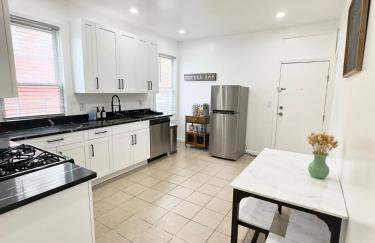 Sleeps 8, Stylish Home, Great Access NYC & EWR - Photo 14