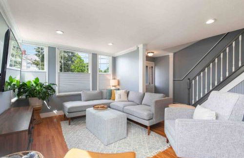 Spacious Retreat with guest house, game room, parking in N Tacoma - Foto 58