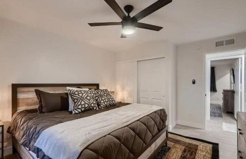 Peaceful Family Friendly 4 Bedroom Home with pool - Photo 8