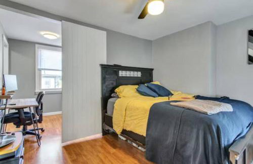 Studio near Arsenal Park l Street Parking - Foto 10