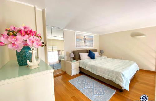 WELCOME RIVIERA - AL CASTELLO-VISTA MARE -ROMANTICO e CENTRALE a 20 METRI DAL MARE-toll parking at 15 euro per day to be booked in advance -subject to availability - Foto 9