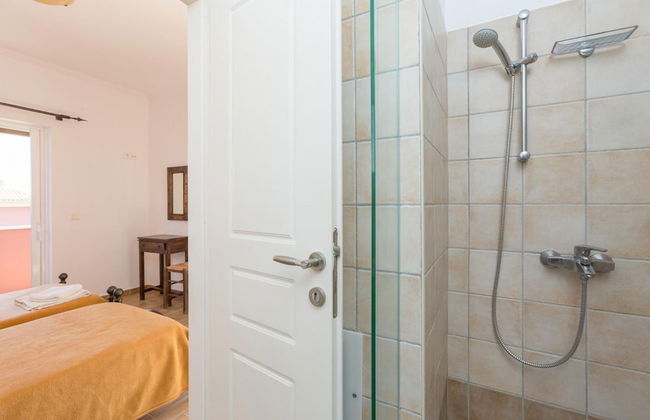 Villa Eleni Agios Stephanos - Foto 29