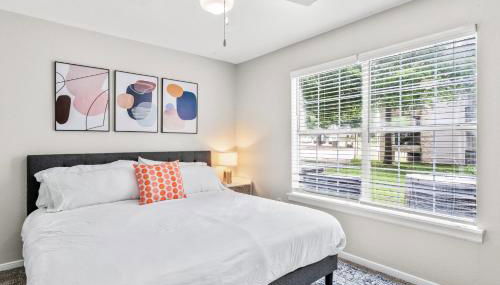 Spacious 2BR King Suites w Pool, Gym, Laundry - Close to Downtown - Foto 5