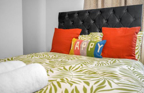 3 Bedrooms Homely House in Motherwell Sleeps 8 comfortably with 6 double beds Near Glasgow Edinburgh Free Private Parking Business Travellers Contractors Holiday Goers Near all Major transport links - Foto 16