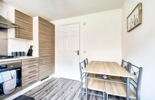 2-Bedroom Holiday Home With Private Garden & Parking - Foto 20