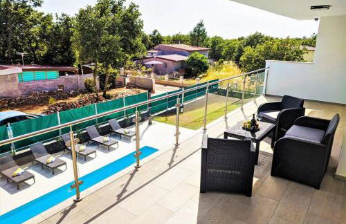 New Villa with Pool - Foto 34