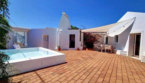 Casa Típica com Pátio e Tanque - Foto 1