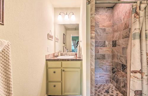 Half-Mi to Seadrift Harbor Seadrift Home with Deck - Foto 17