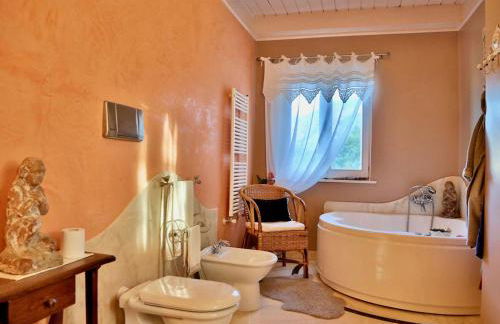 Villa con Piscina, Ac nelle 2 camere da letto, Palestra e vista su mare e monti - Foto 12