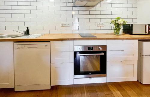 The Old Baron's Courthouse - Photo 8