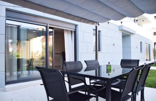 2 Bed House - Sleeps 4 - HotTub - Garden - Parking - Foto 5