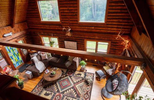 Cozy Log Cabin- W Fireplace - Foto 34