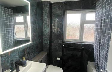 Spacious 3 Bedroom Home in Bletchley - Foto 15