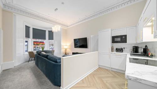 Large 4 Bed Property - Sleeps 8 - Perfect for Long Stays - 30 Sec Walk to Subway - 5 Min Drive to Glasgow City Centre - Foto 2