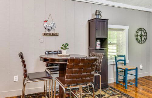 Hot Tub and Deck Cabin Hideaway in Brown County - Foto 6