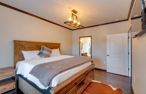 Tranquility Lake Getaway with Hot Tub on 27 Acres! - Foto 12