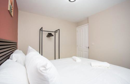 Vacant Nest Cleveland Close Central Parking - Photo 10