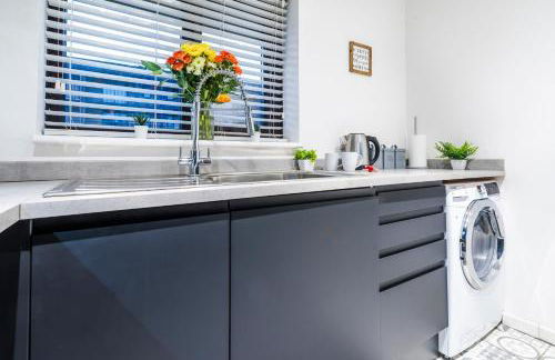 Great Location 2 Bedroom House in Nottingham, Private Garden, Fast Wi-Fi and Free Parking - Photo 72