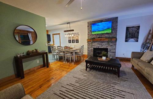 Multiple cabins at Cabin Fever - Foto 53