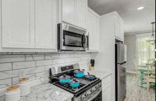 Reduced! Newly Renovated Luxe West Beaumont w Priv - Foto 12