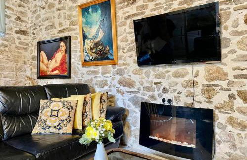 Art House Pagoi 3min from St George Beach - Photo 9