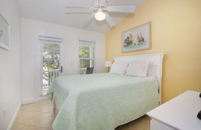 Waterfront Luxury Villa With Sunset Views And Boat Slip 3 Bedroom Townhouse by RedAwning - Photo 4