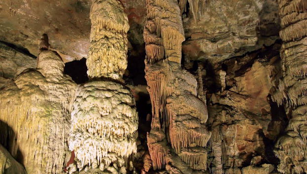 Formaciones de estalactitas