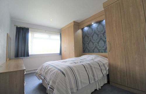 Spacious bungalow - private secure garden - sleeps up to 6 - Photo 6