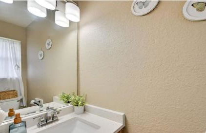 Modern 2BR Stay with Large Parking Pet Friendly - Foto 10