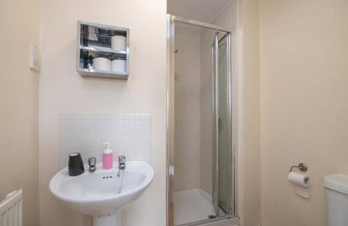 Fantastic 4 bed house with 3 bathrooms in pleasant location - Foto 13