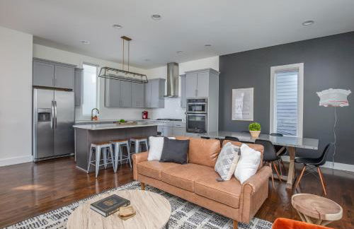 Jack Daniels House with Rooftop Golf, City views! 8min to Whiskey Row! Sleeps 10! - Foto 26