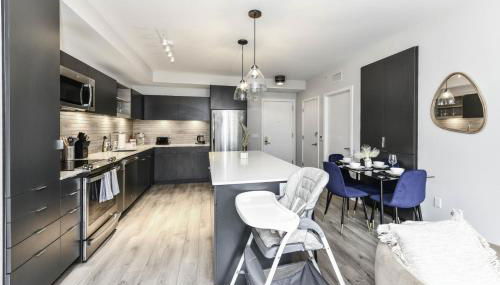 Urban 2BR Oasis with Scenic Rooftop and Gym - Foto 5