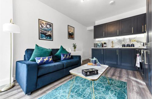 Stylish and Family Friendly 3 Bedroom Apartment - Photo 9