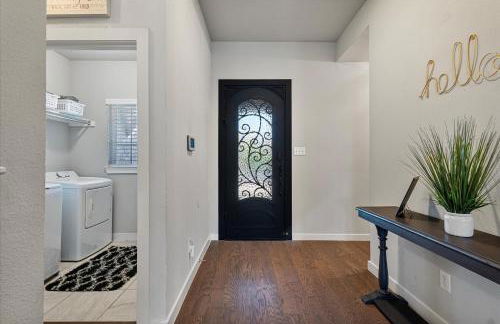 The Aubrey Escape with Fenced Backyard - Foto 8