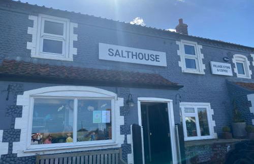 Bramblebee Cottage Salthouse - Photo 16