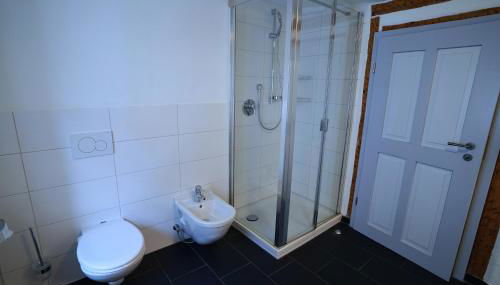 RefuKium alte Brennerei - Im Zentrum von Weißenburg - Foto 3, towels, Shower