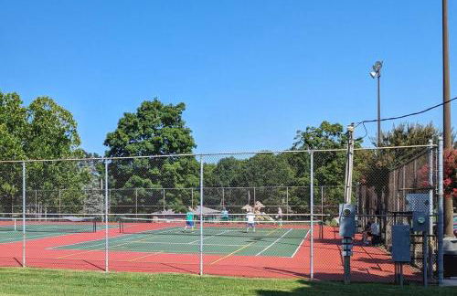 Modern home steps to historic downtown Salisbury - Foto 34