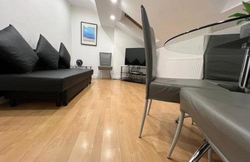 Cosy Penthouse suite happily sleeps up to five - Foto 6